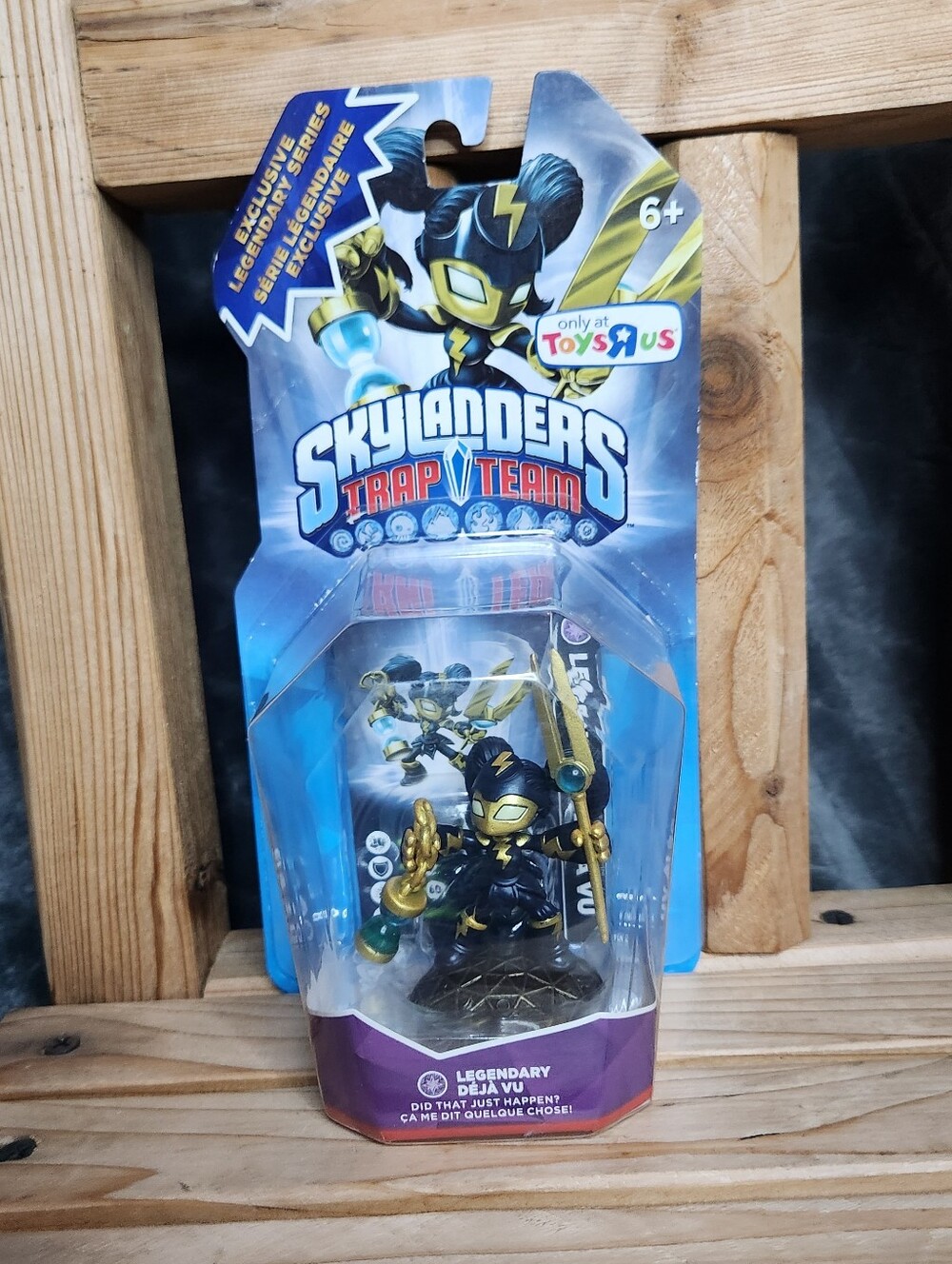 Skylanders Trap Team LEGENDARY DEJA VU Toys R Us Exclusive Figure *BOX DAMAGE